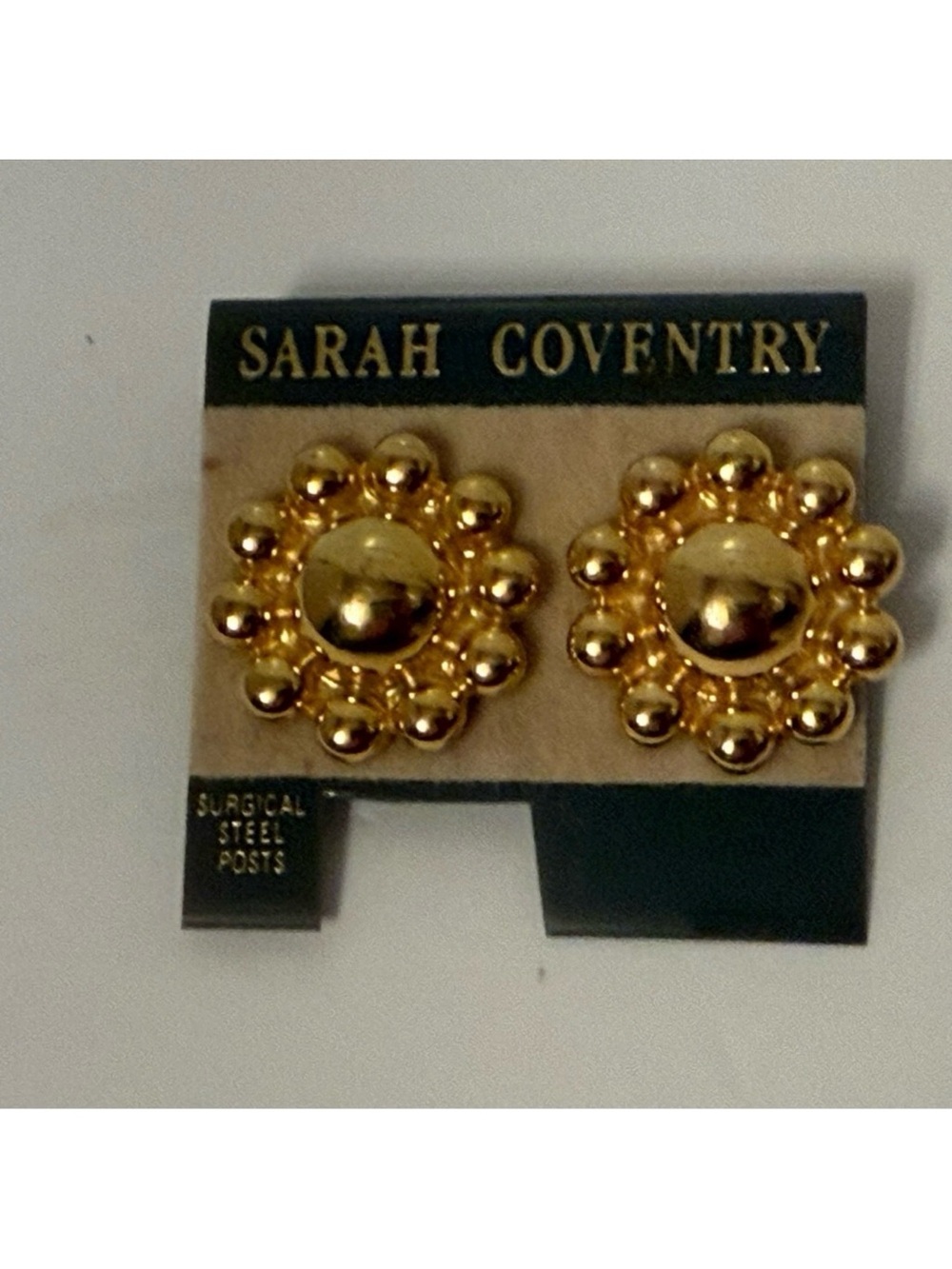 SARAH COVENTRY EARRINGS NEW ON CARD GOLD TONE FLOWERS USA VINTAGE